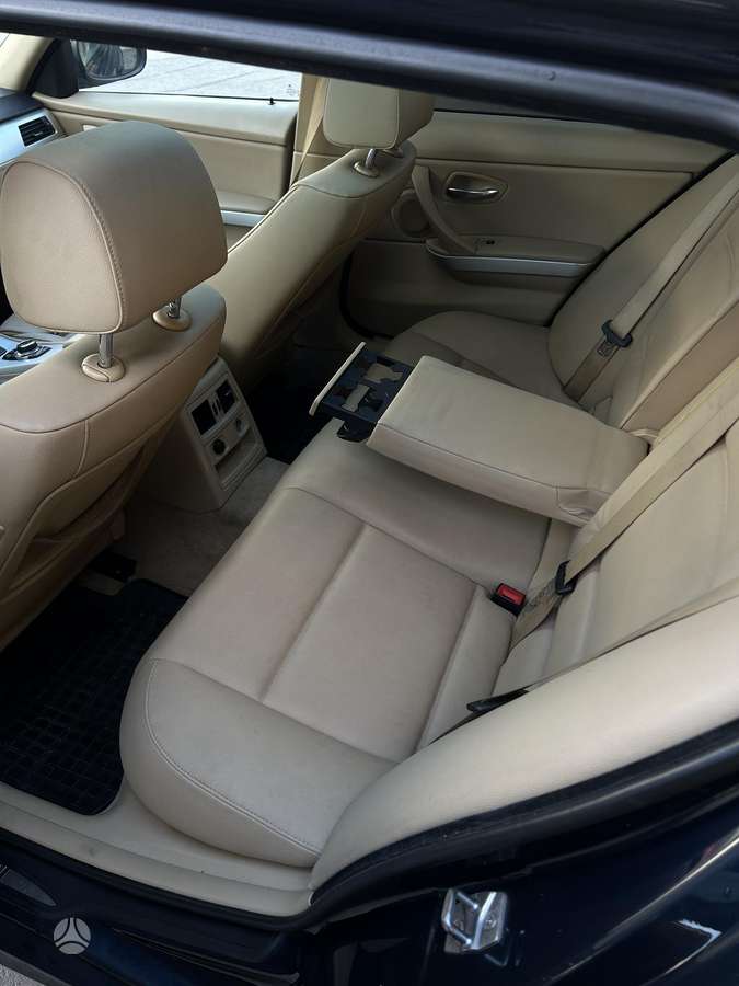 BMW 320 2009 — photo 14