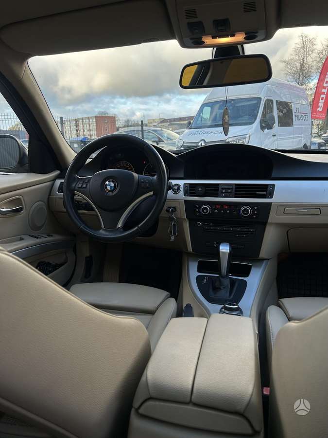 BMW 320 2009 — photo 16