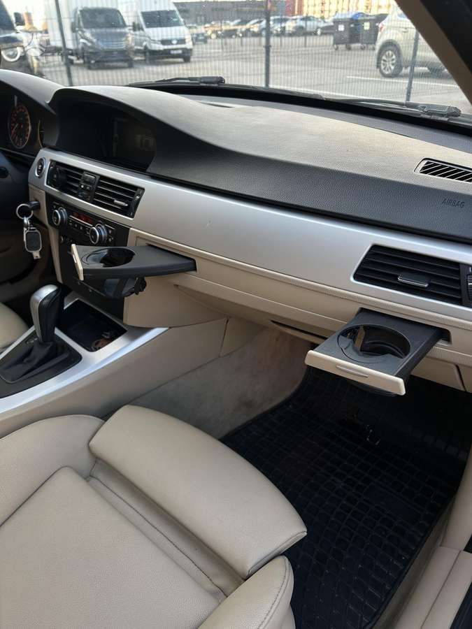 BMW 320 2009 — photo 17