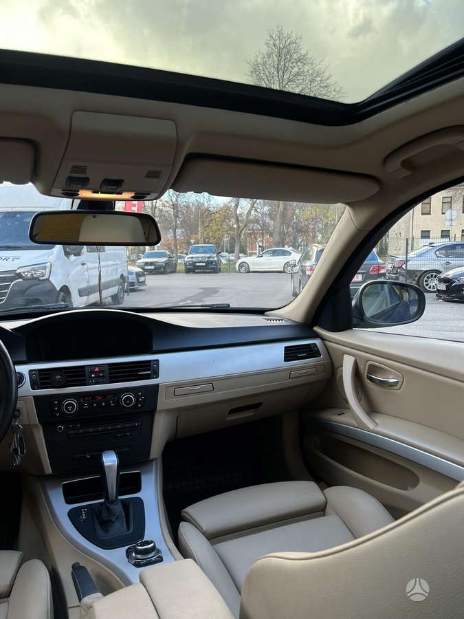 BMW 320 2009 — photo 18