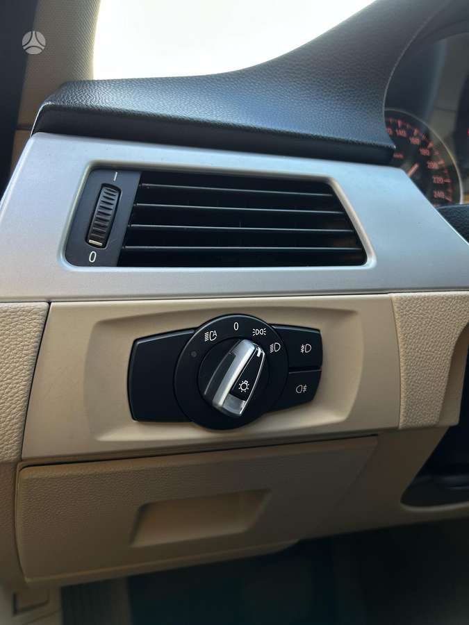 BMW 320 2009 — photo 21