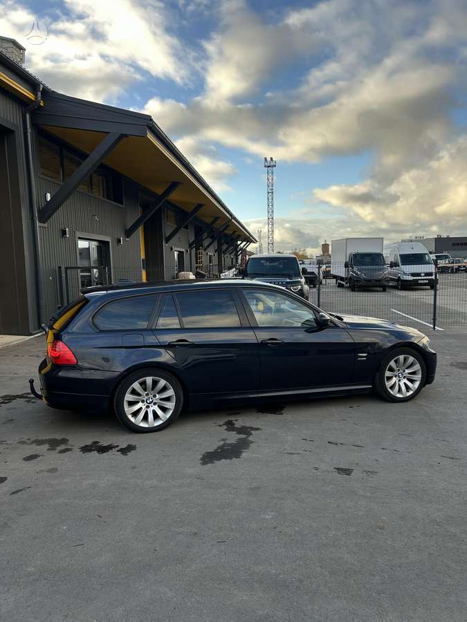 BMW 320 2009 — photo 9