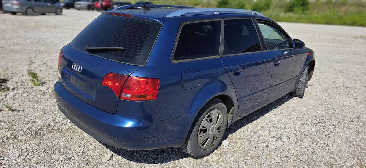 Audi A4 2005 — салон