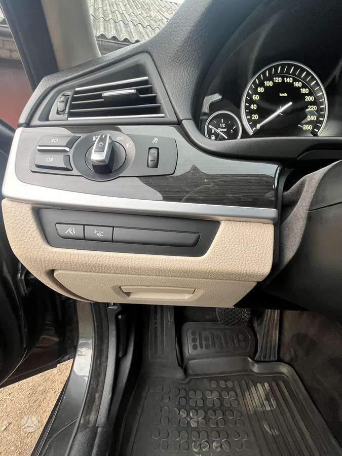 BMW 530 2011 — photo 10