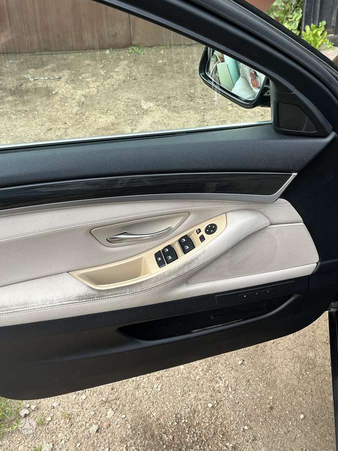 BMW 530 2011 — photo 9