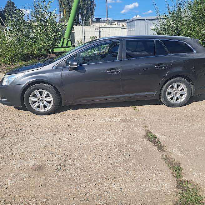 Toyota Avensis, 2010
