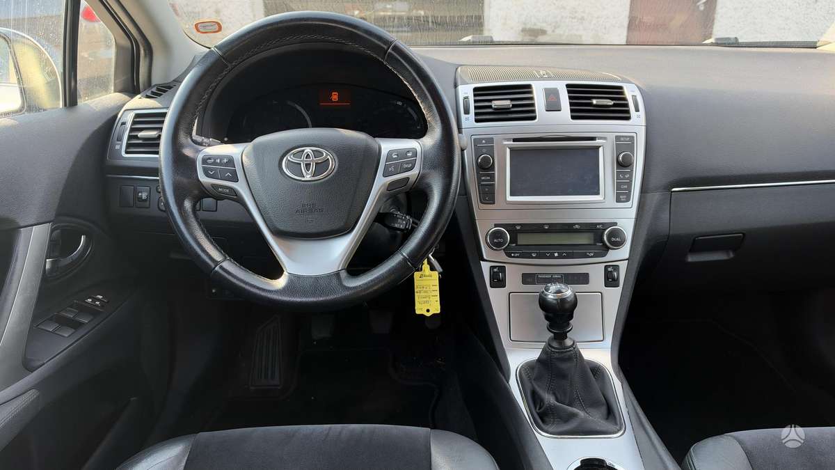Toyota Avensis 2015 — photo 10