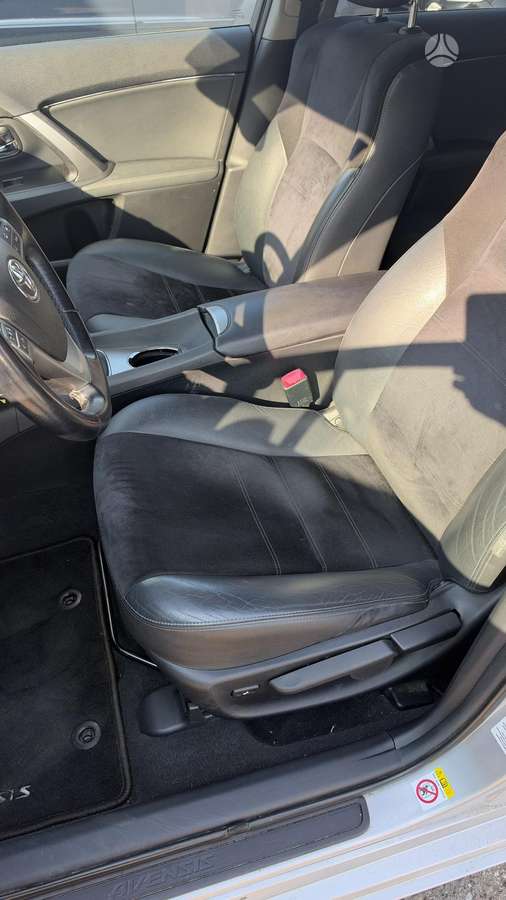 Toyota Avensis 2015 — photo 11