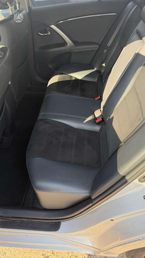 Toyota Avensis 2015 — photo 12