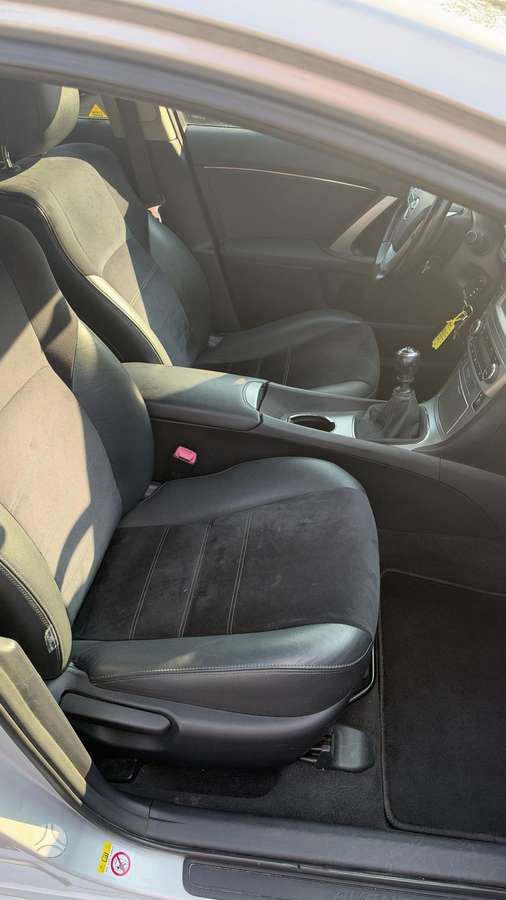 Toyota Avensis 2015 — photo 14