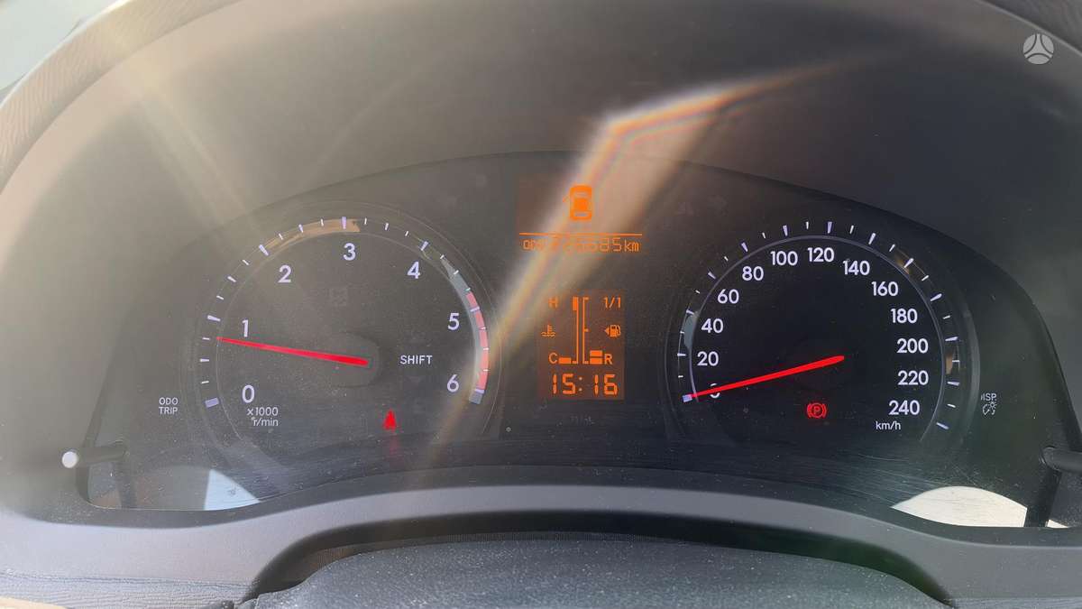 Toyota Avensis 2015 — photo 18