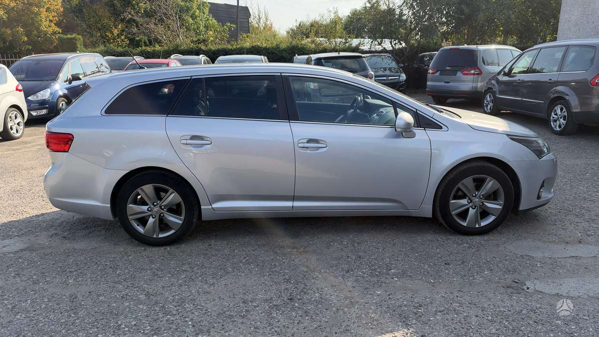 Toyota Avensis 2015 — engine 1998 cm³, 124 HP (91kW)