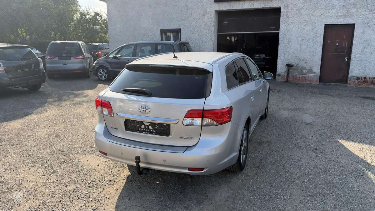 Toyota Avensis 2015 — photo 5