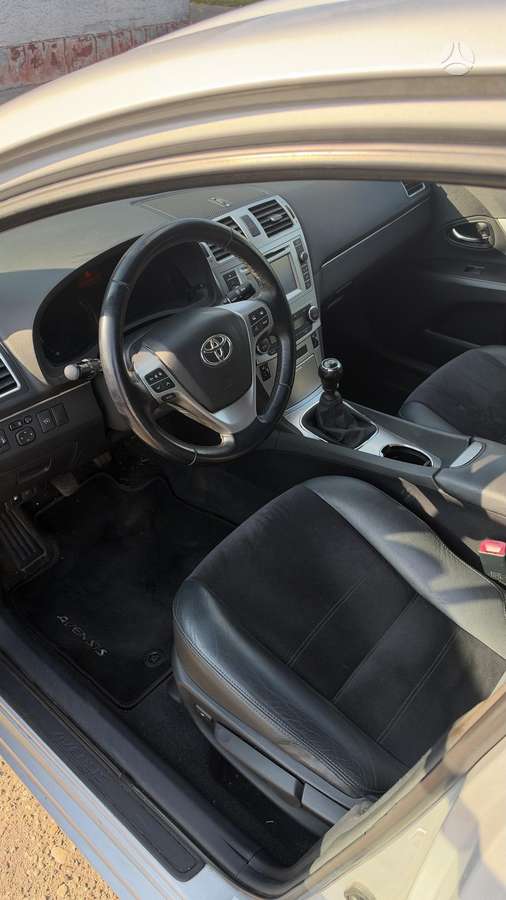 Toyota Avensis 2015 — photo 8
