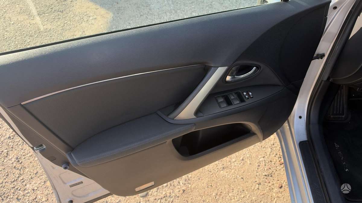 Toyota Avensis 2015 — photo 9