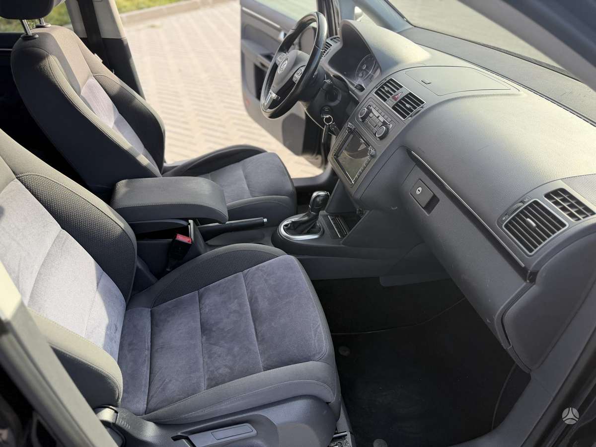 Volkswagen Touran 2012 — photo 12