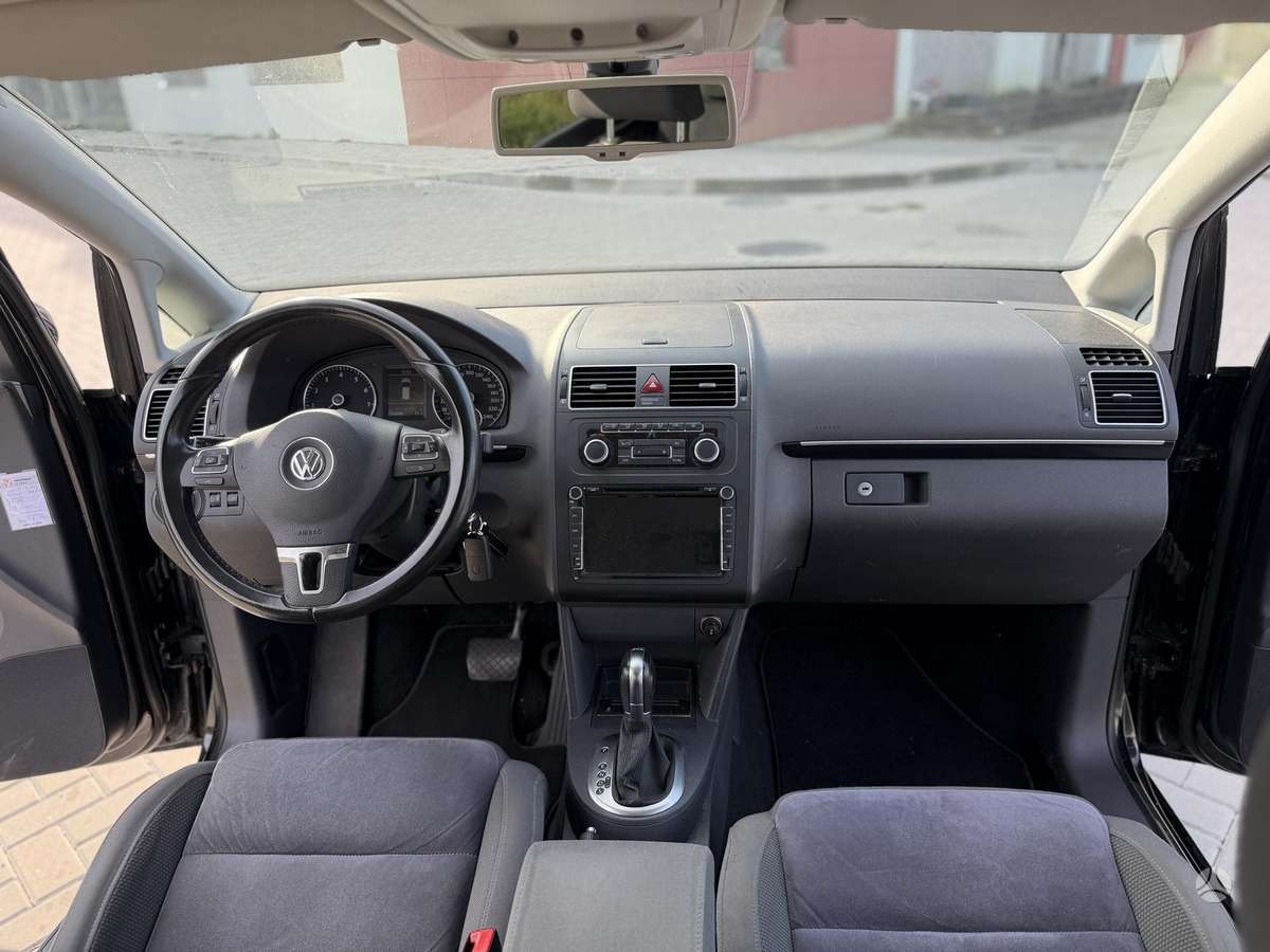 Volkswagen Touran 2012 — photo 13