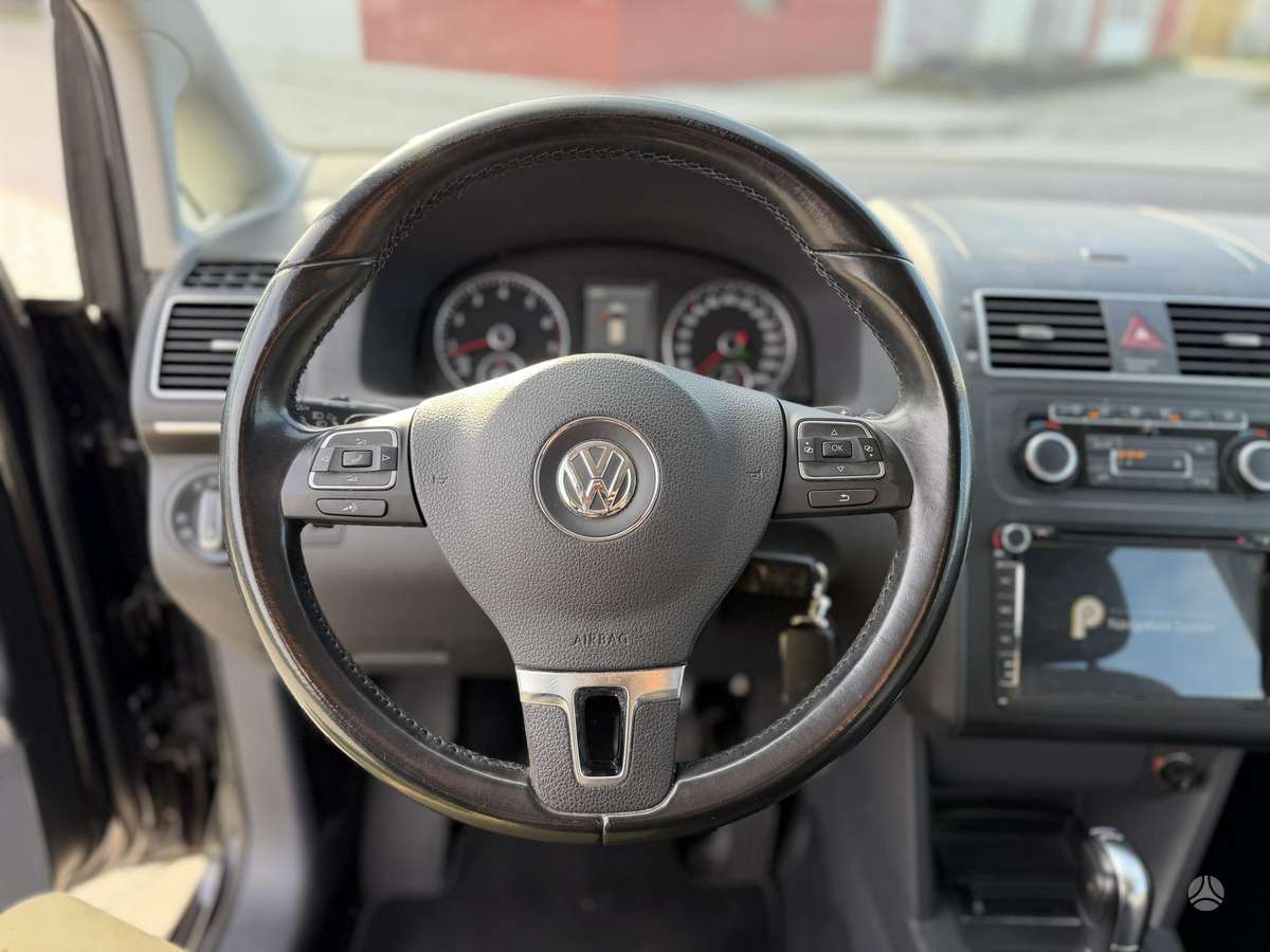 Volkswagen Touran 2012 — photo 14