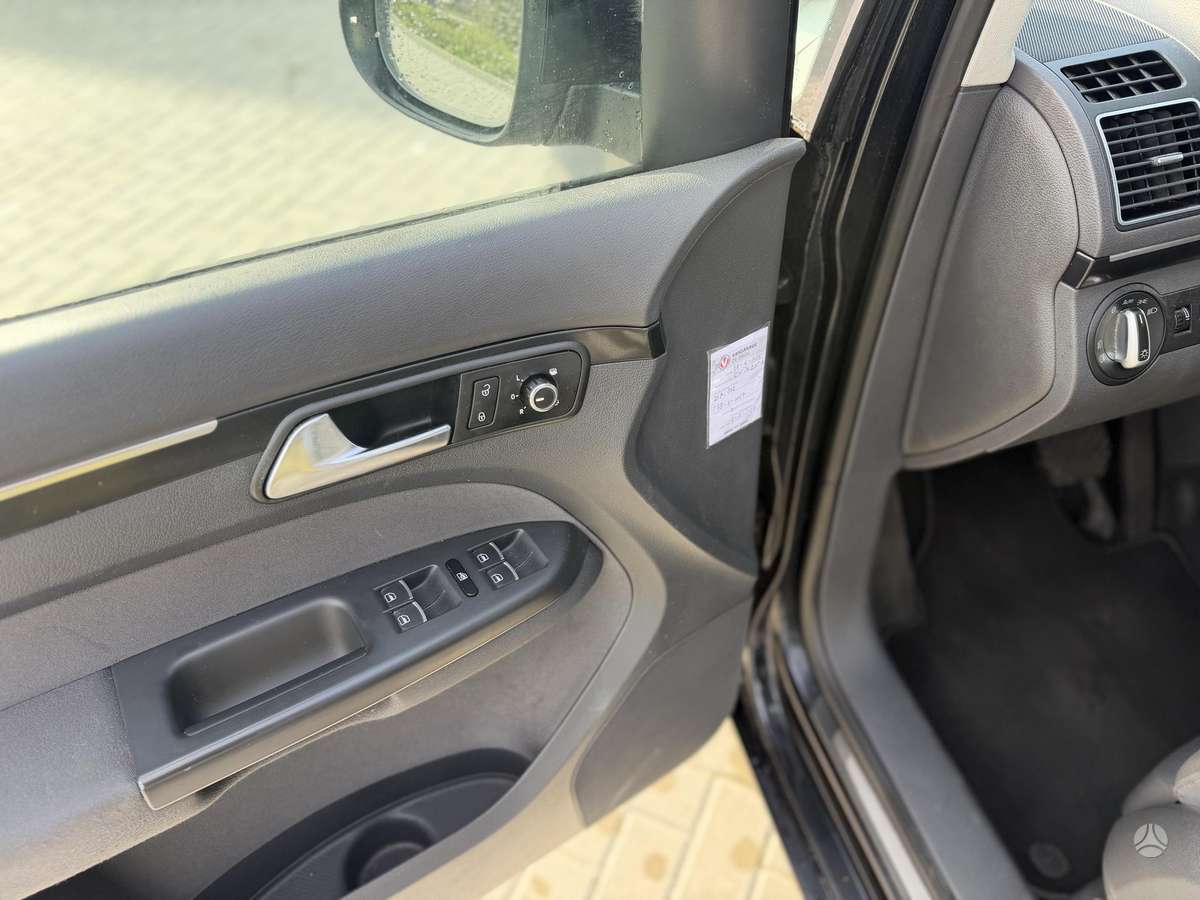 Volkswagen Touran 2012 — photo 16