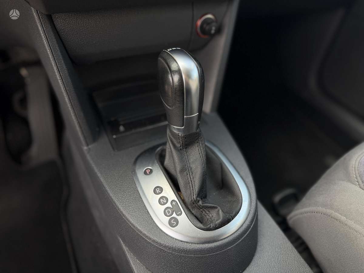 Volkswagen Touran 2012 — photo 18