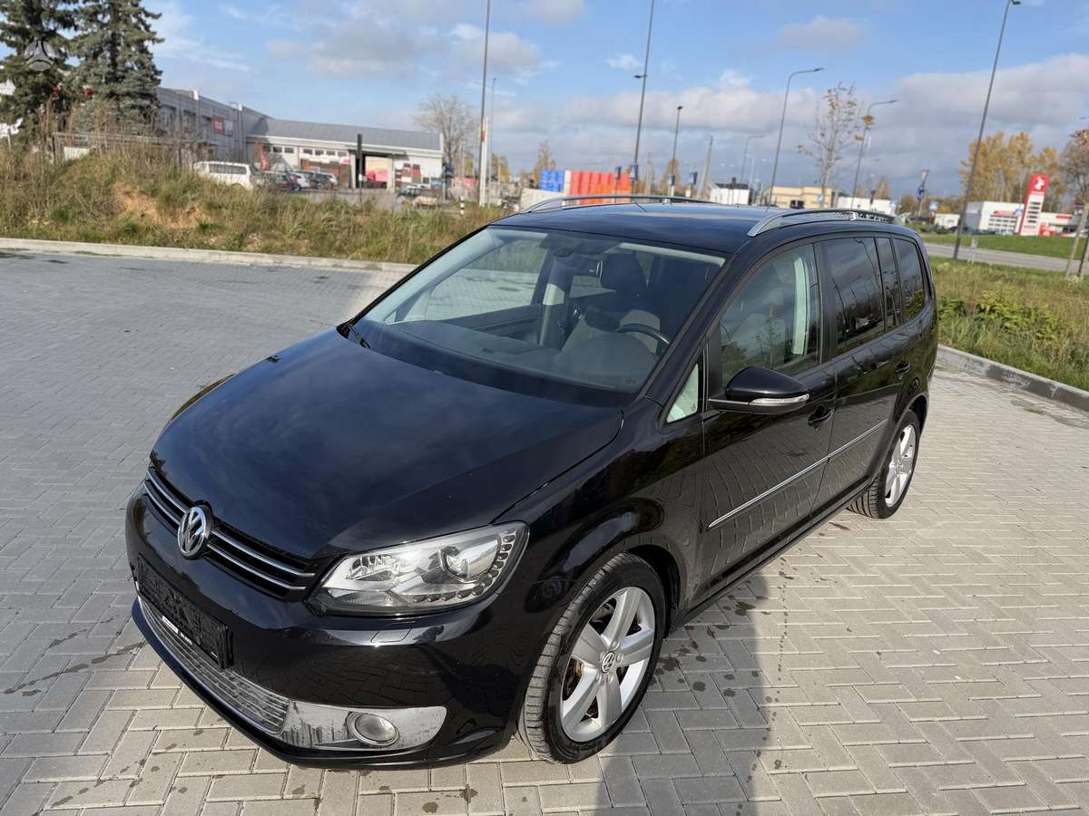 Volkswagen Touran 2012 — rear view