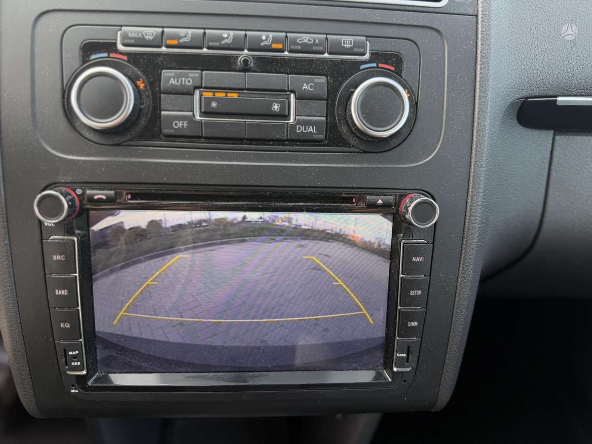 Volkswagen Touran 2012 — photo 21