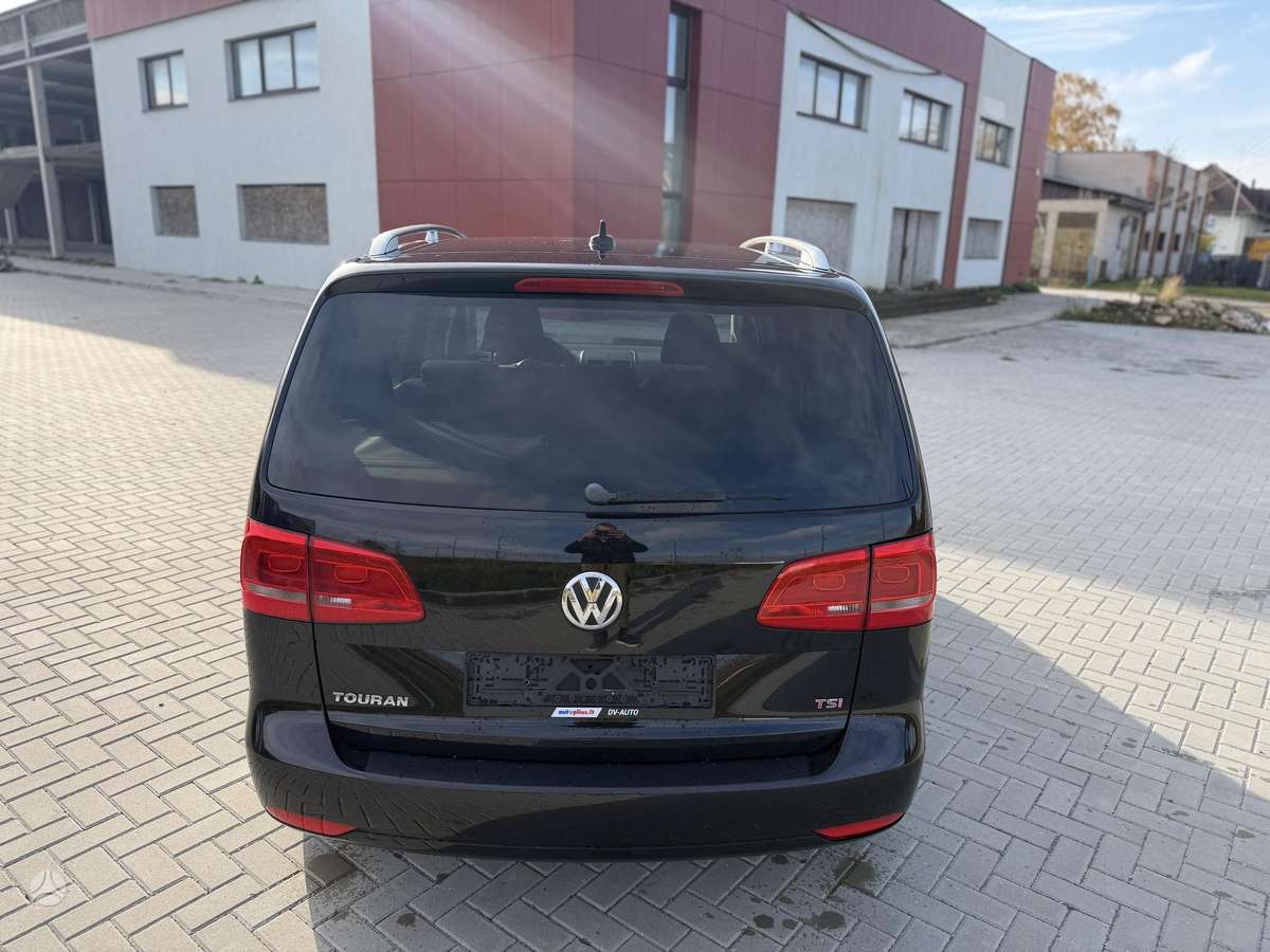 Volkswagen Touran 2012 — engine 1390 cm³, 140 HP (103kW)