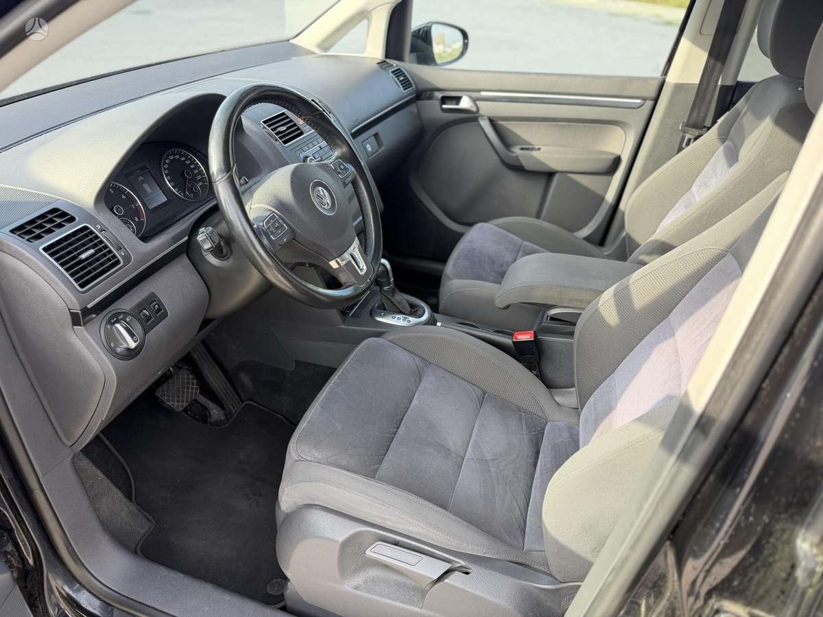 Volkswagen Touran 2012 — photo 9