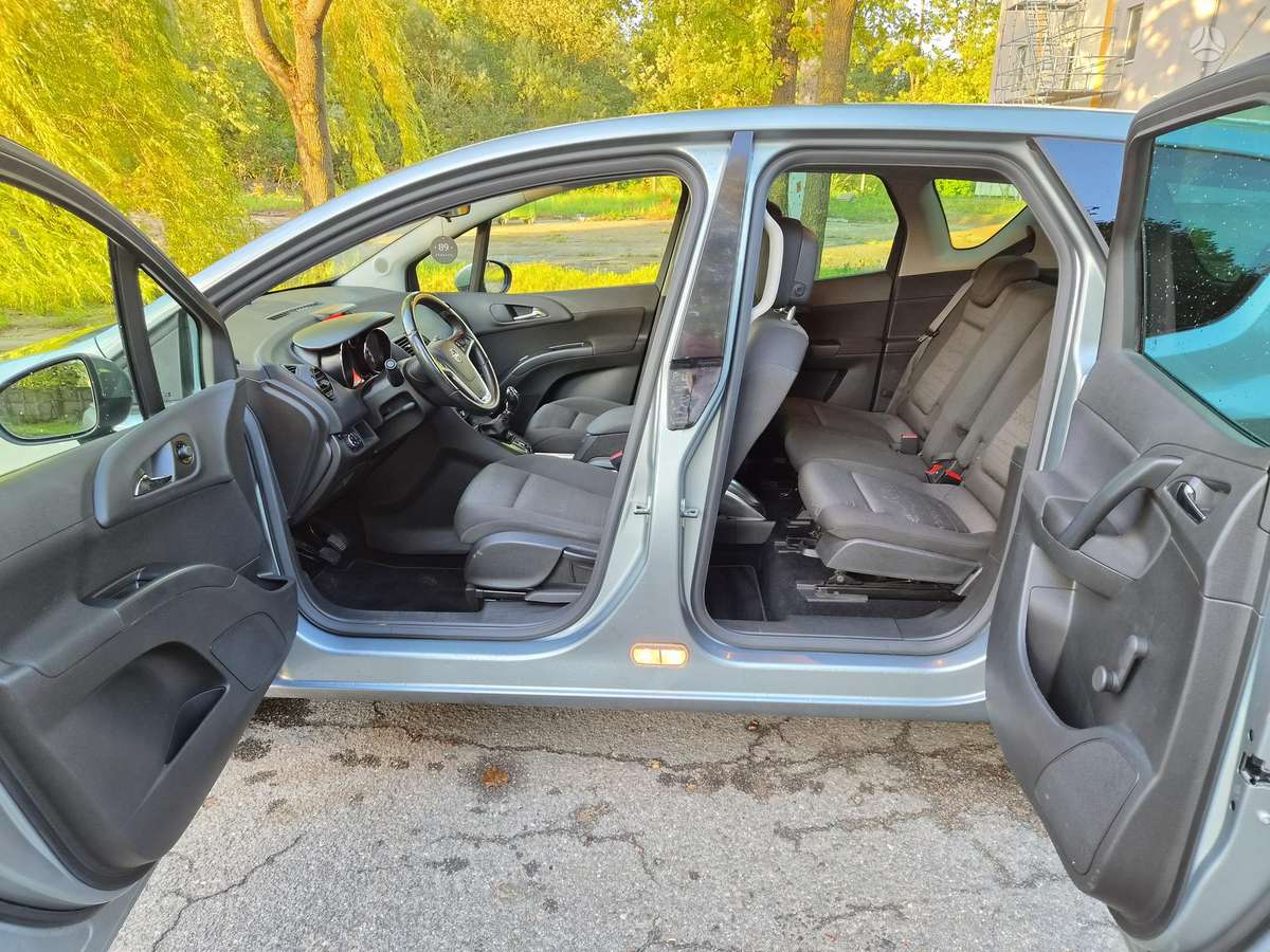 Opel Meriva 2011 — photo 11