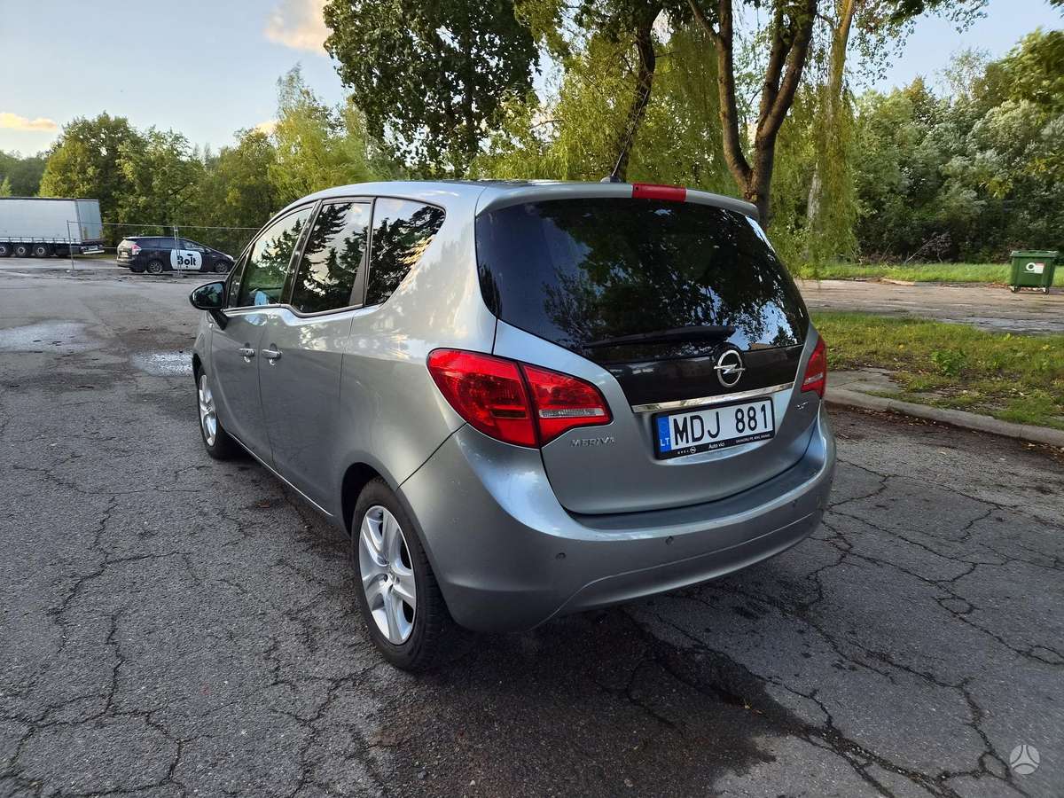 Opel Meriva 2011 — interior