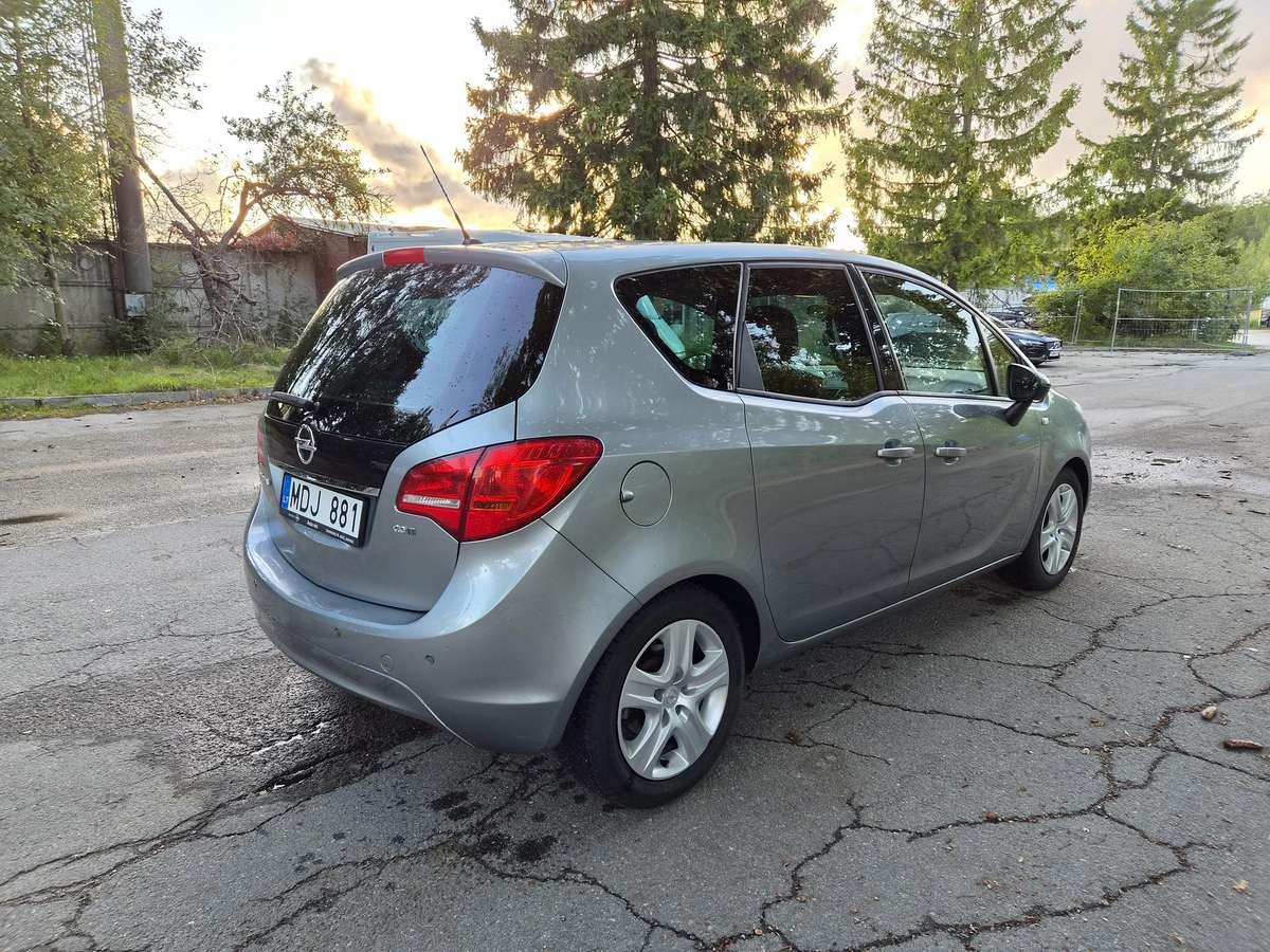 Opel Meriva 2011 — engine 1686 cm³, 110 HP (81kW)