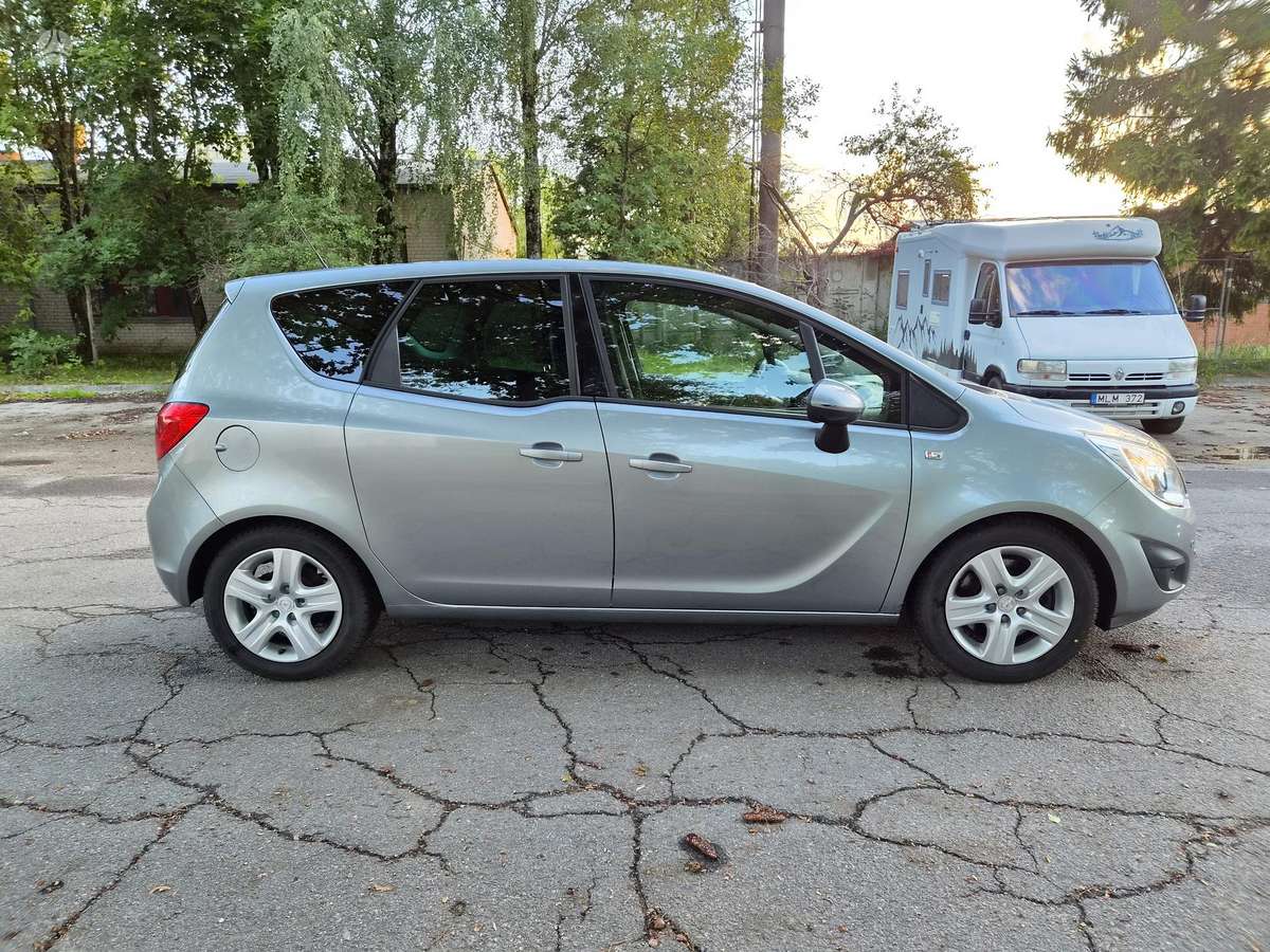 Opel Meriva 2011 — photo 5