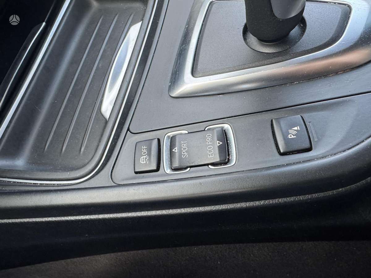 BMW 318 2014 — photo 12