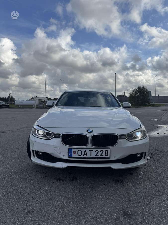BMW 318 2014 — rear view