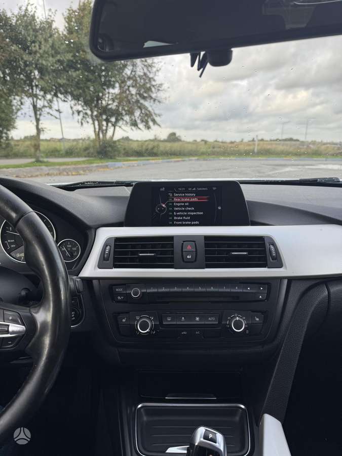 BMW 318 2014 — photo 9