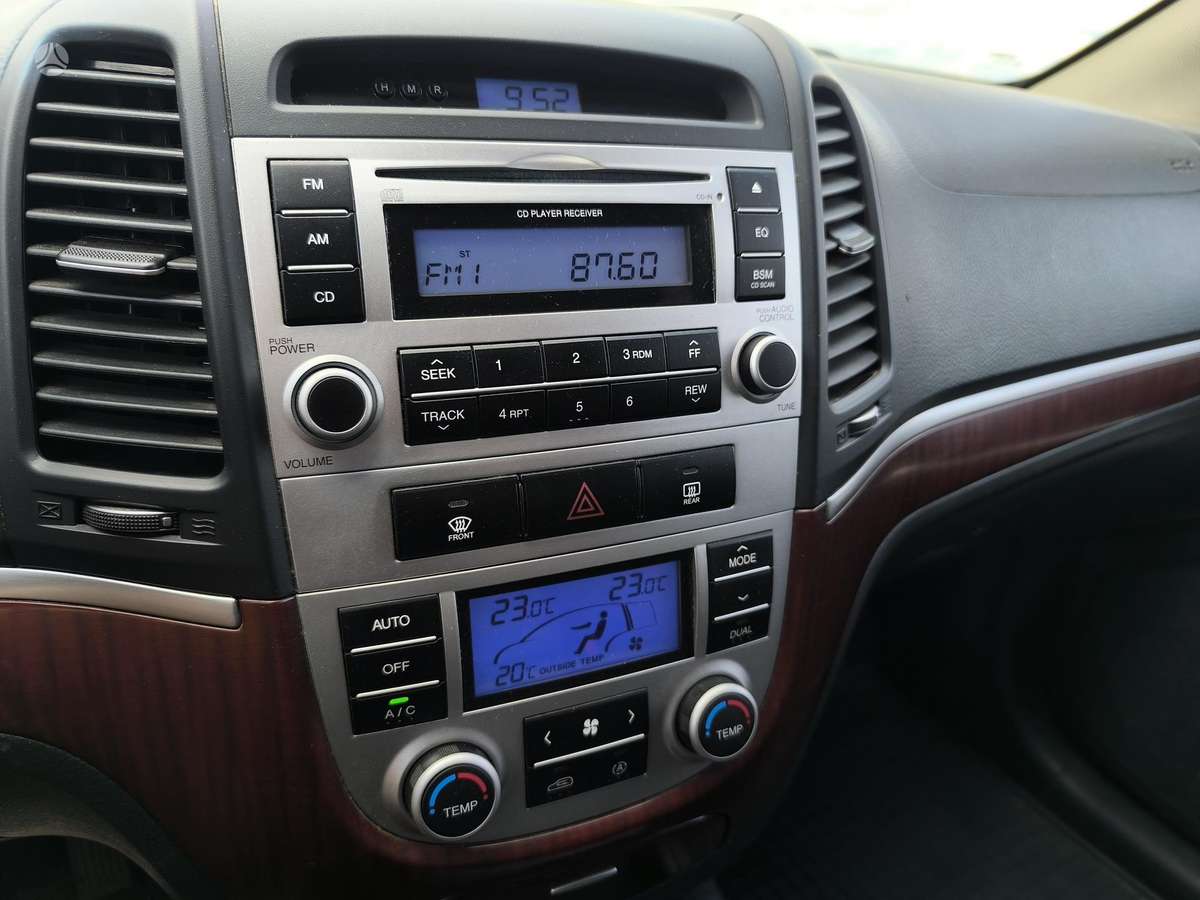 Hyundai Santa 2009 — photo 17