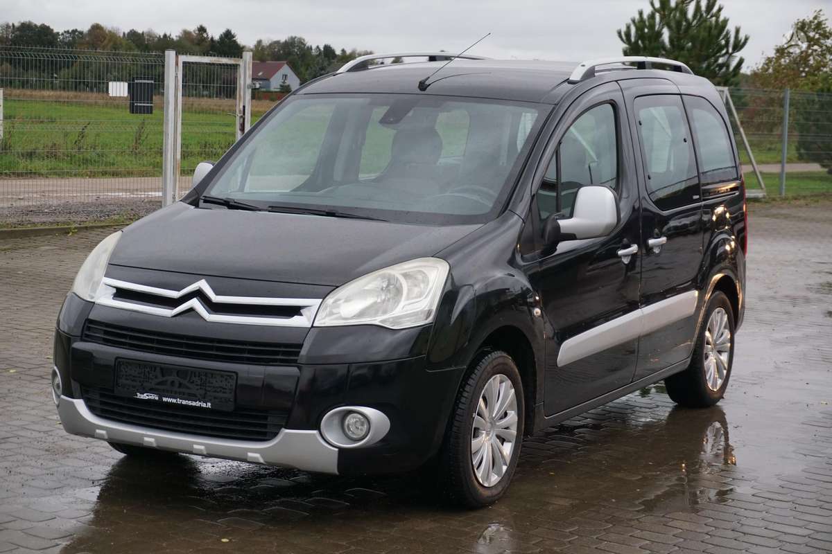 Citroen Berlingo 2011 — rear view