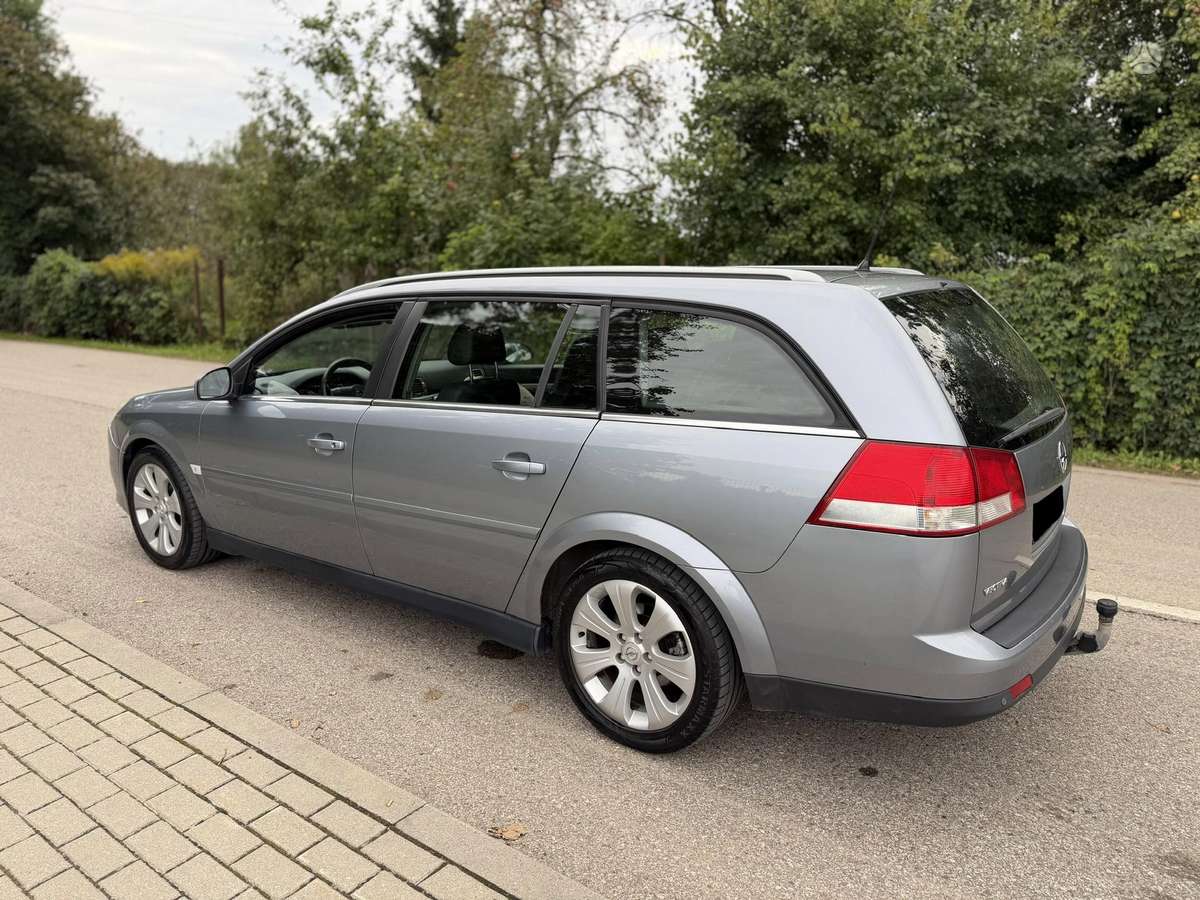 Opel Vectra 2008 — салон