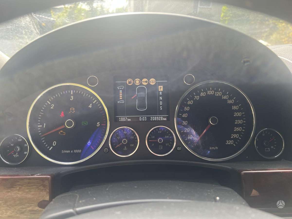 Volkswagen Touareg 2006 — photo 12