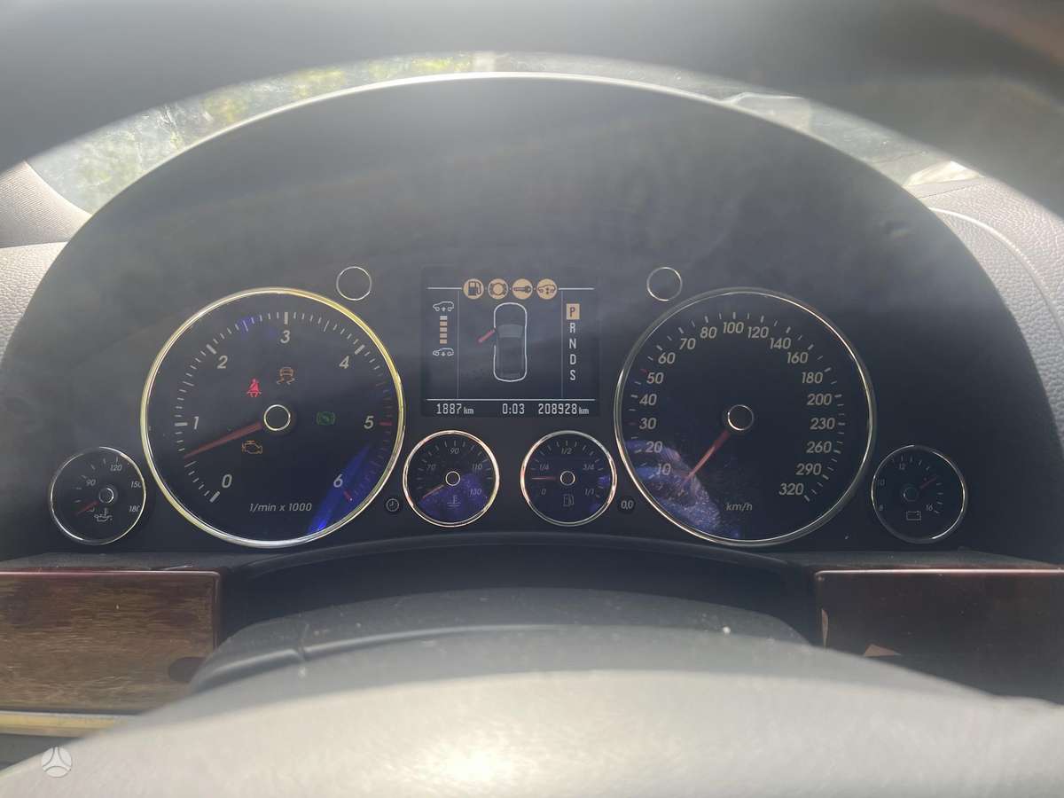 Volkswagen Touareg 2006 — photo 13