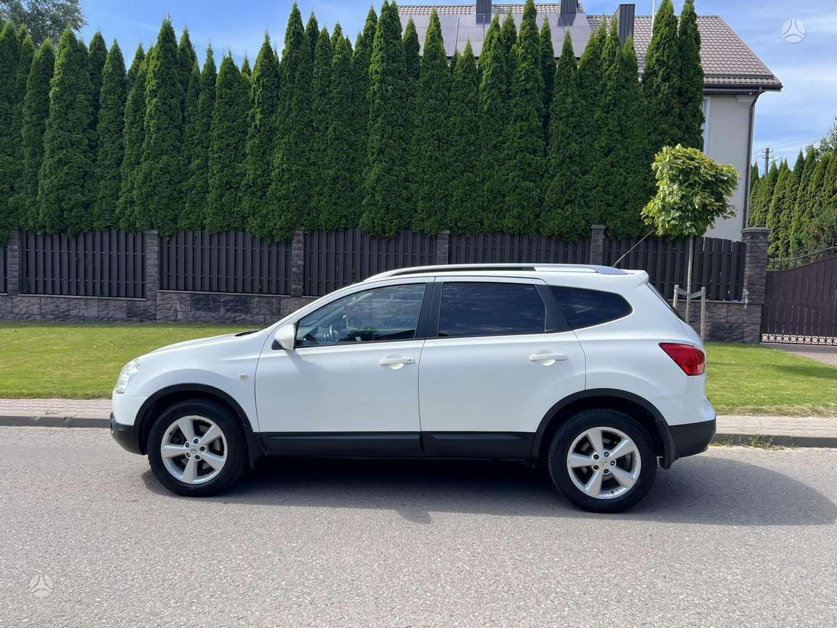Nissan Qashqai+2 2009 — rear view