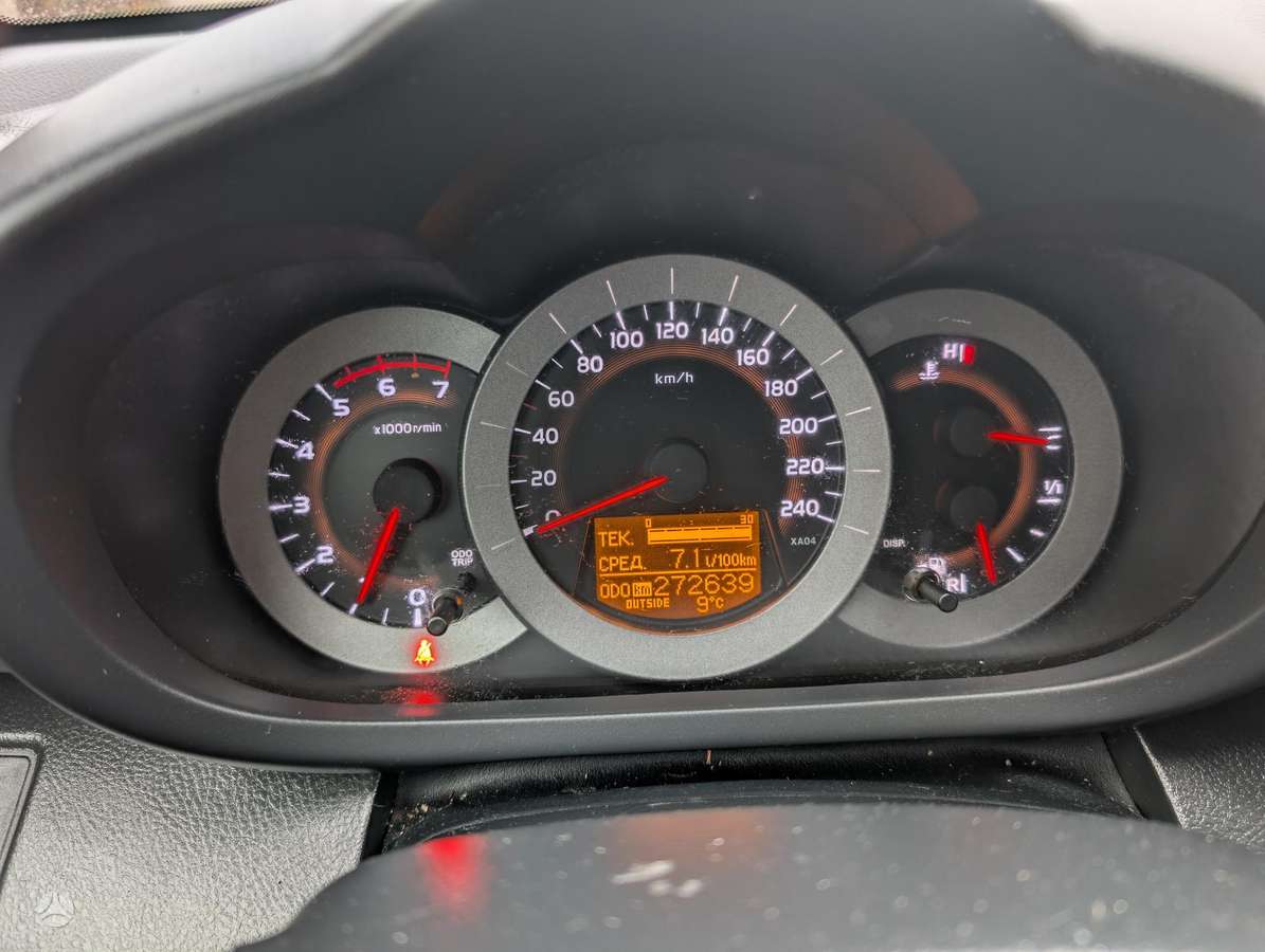 Toyota RAV4 2006 — interior