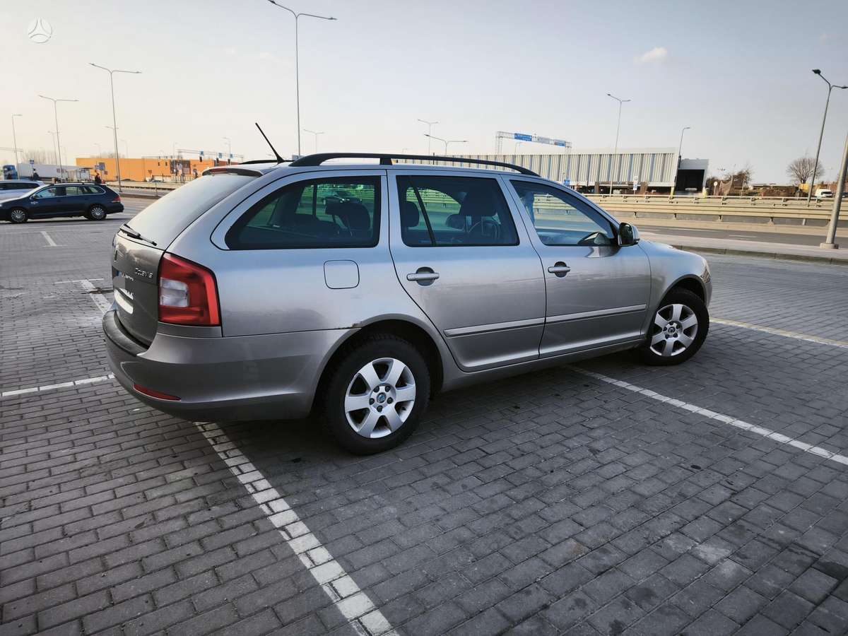 Skoda Octavia 2011 — салон