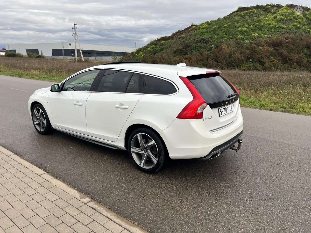 Volvo V60 2014 — фото 10