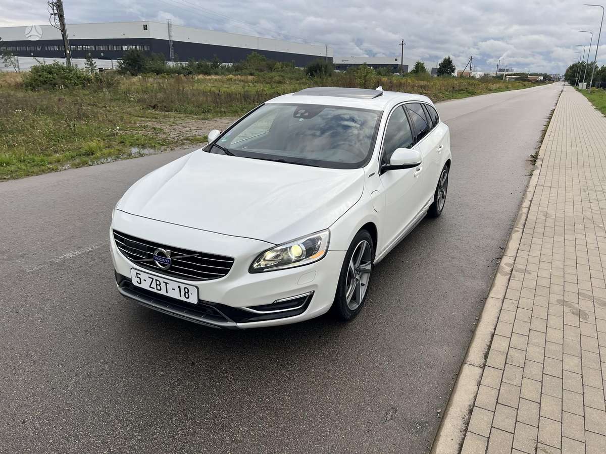 Volvo V60 2014 — вигляд ззаду