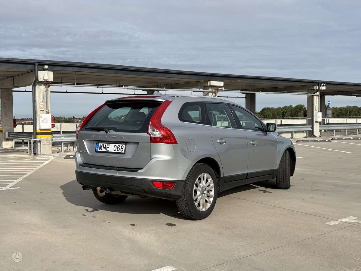 Volvo XC60 2009 — вигляд ззаду