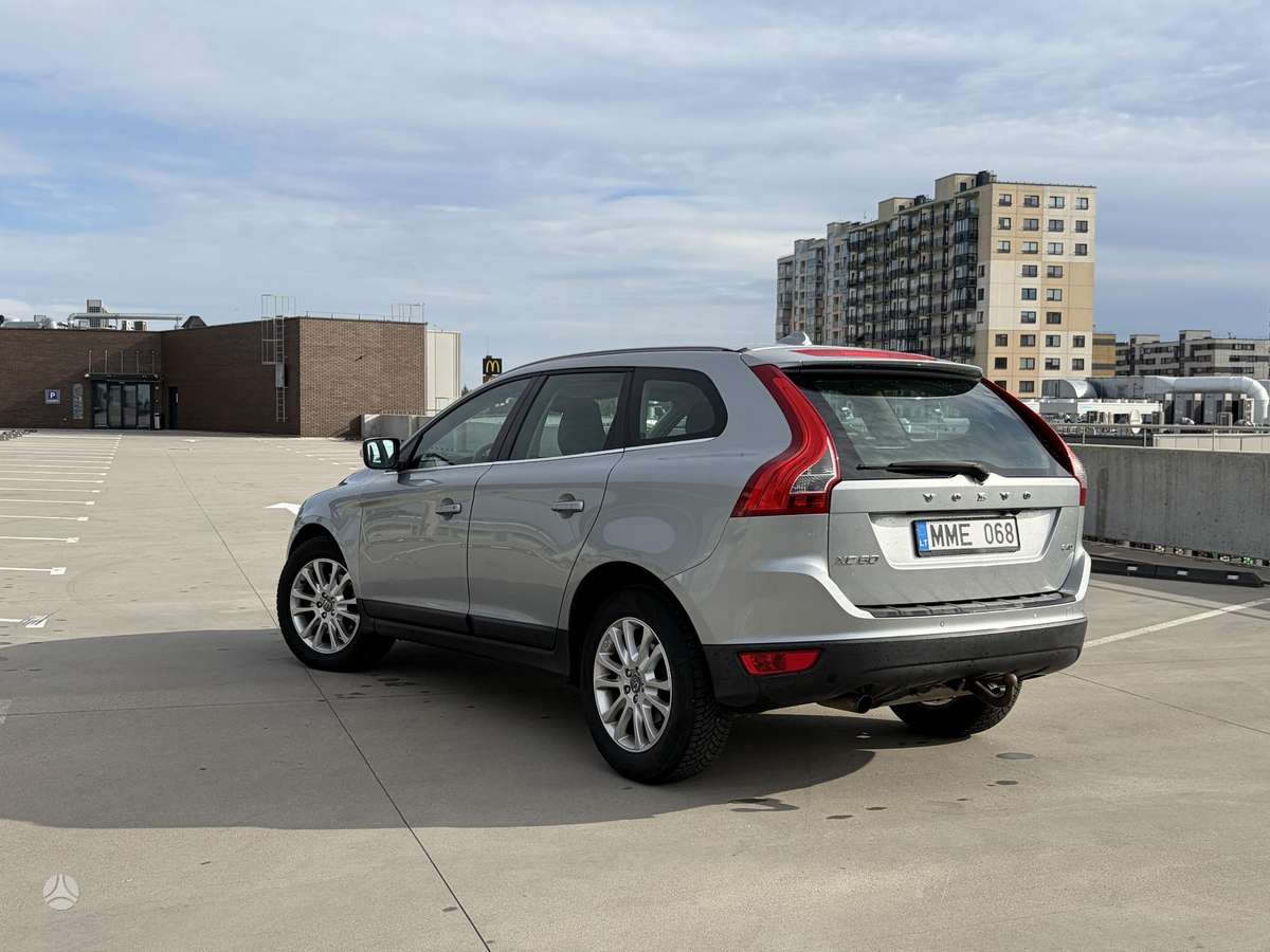 Volvo XC60 2009 — салон