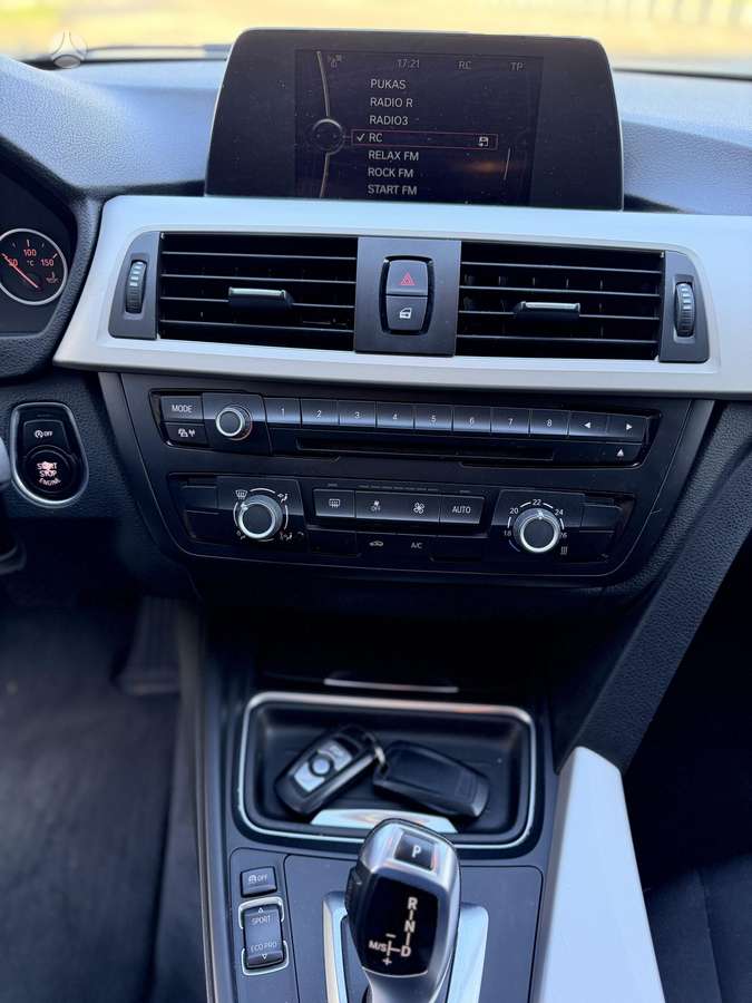 BMW 320 2013 — photo 11