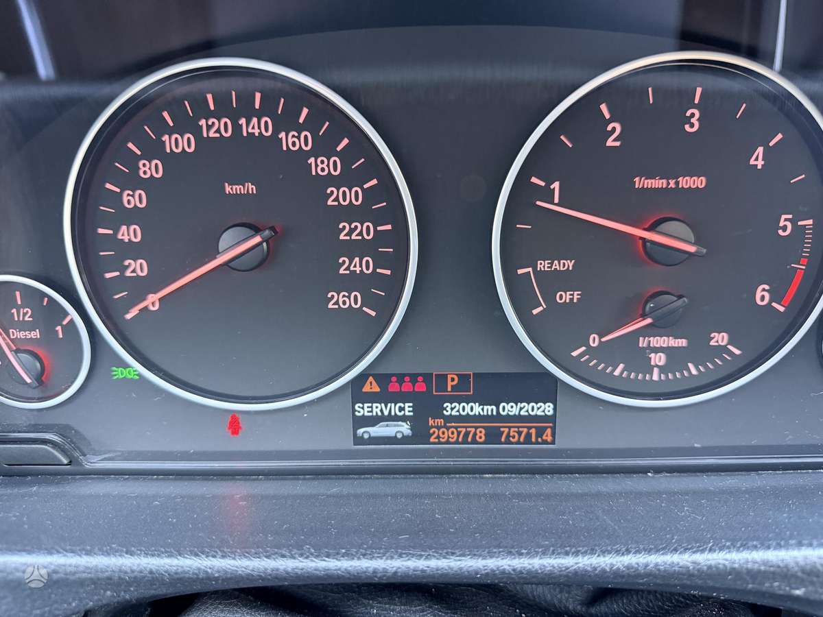BMW 320 2013 — photo 12