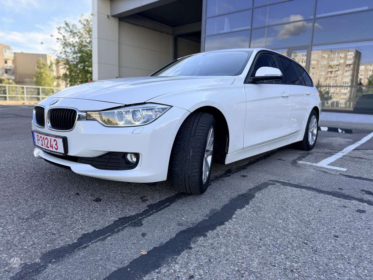 BMW 320 2013 — rear view